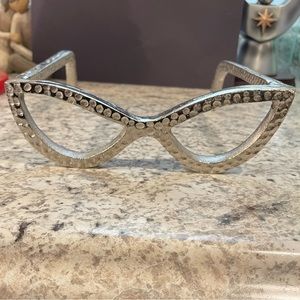 Metal glasses decor